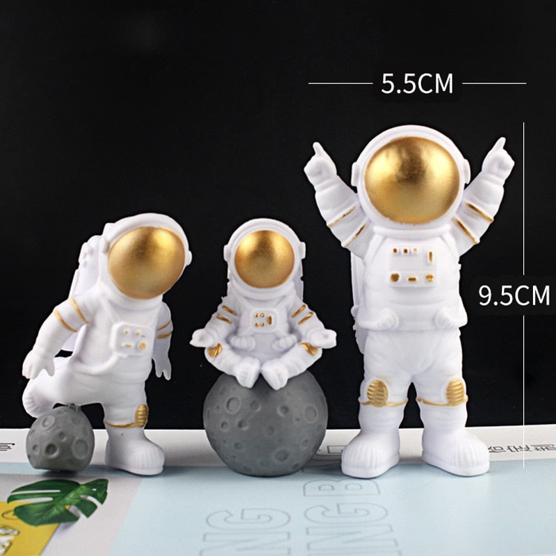 Astronaut Cake Topper For Outer Space Theme Birthday Party Dessert Props Festive Decor Universe Planet Series Cake Topper PartyDecorHQ