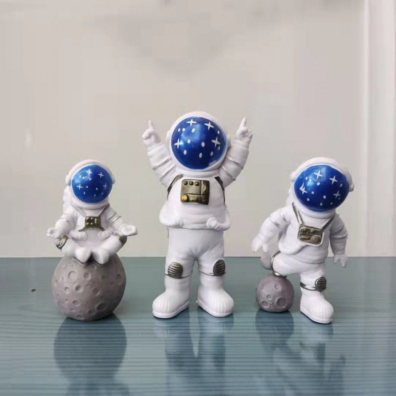 Astronaut Cake Topper Outer Space Theme Birthday Party Dessert Props Festive Decor Universe Planet Series 