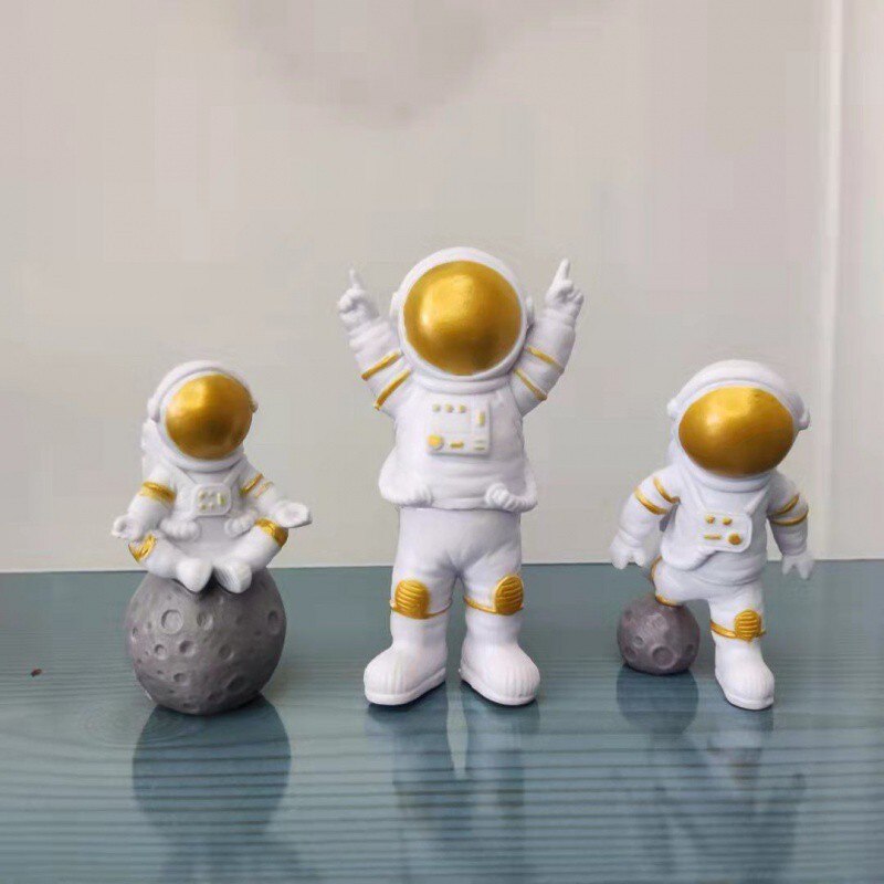 Astronaut Cake Topper Outer Space Theme Birthday Party Dessert Props Festive Decor Universe Planet Series 