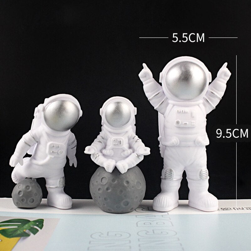 Astronaut Cake Topper For Outer Space Theme Birthday Party Dessert Props Festive Decor Universe Planet Series Cake Topper PartyDecorHQ